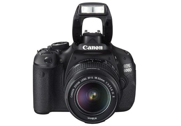 Новая зеркалка Canon EOS 600D.